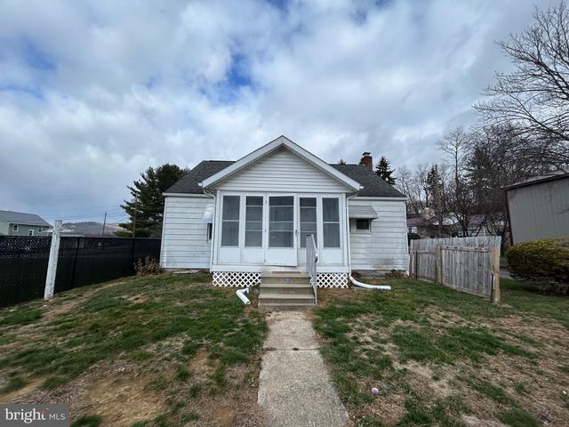 711 E MARKET ST, Mcconnellsburg, PA 17233