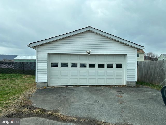 711 E MARKET ST, Mcconnellsburg, PA 17233