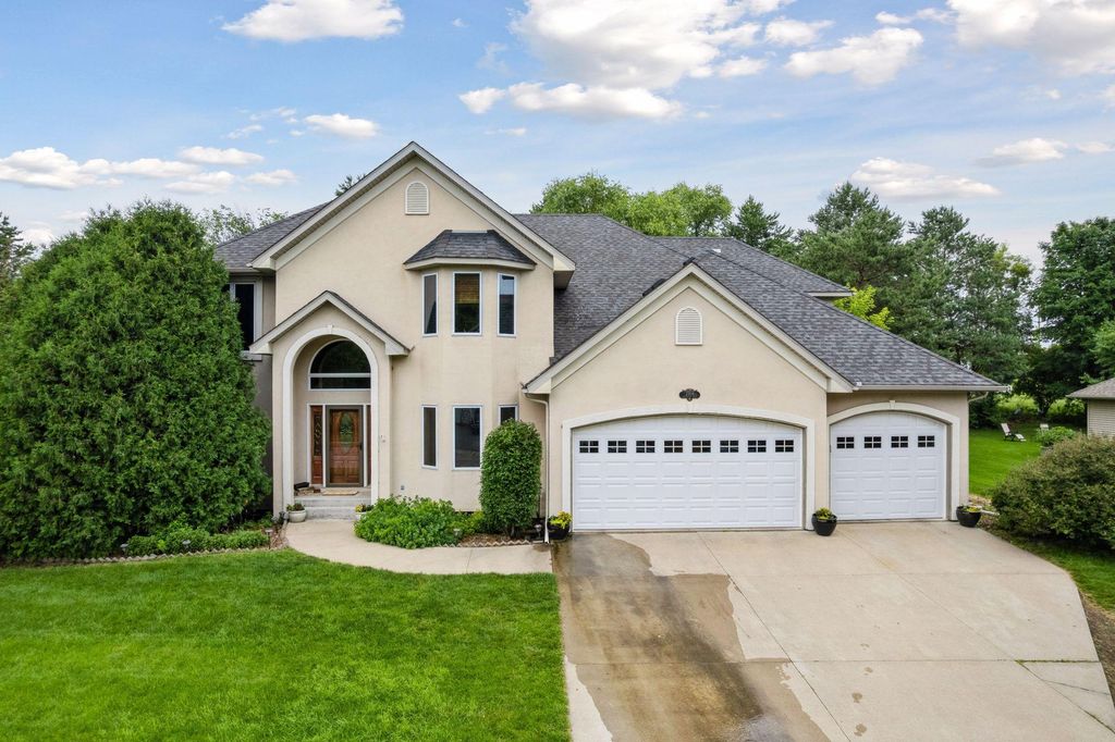 2906 Butternut Drive, Chaska, MN 55318