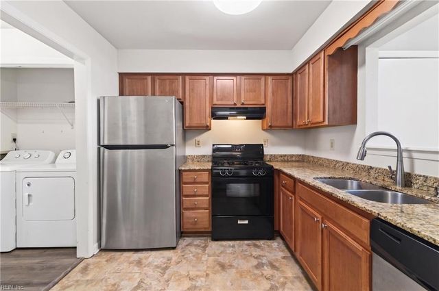 4 Chinaberry PL, Hampton, VA 23666