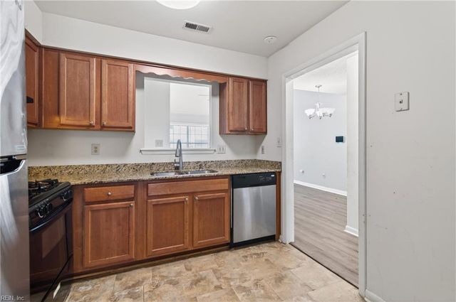 4 Chinaberry PL, Hampton, VA 23666