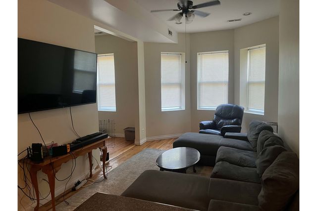 1934 N HOYNE Avenue 2, Chicago, IL 60647