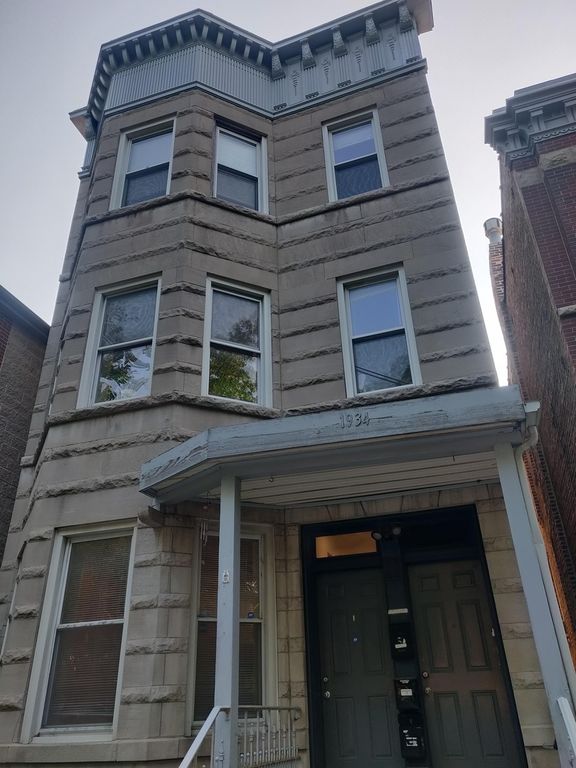 1934 N HOYNE Avenue 2, Chicago, IL 60647