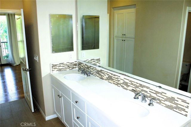 83 Thornhurst, Irvine, CA 92620