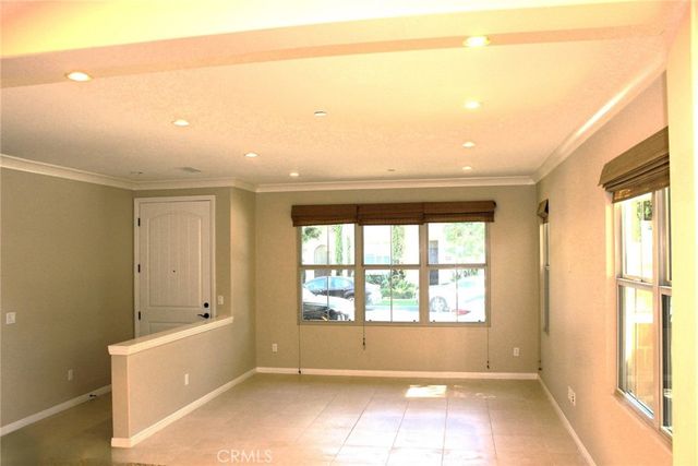 83 Thornhurst, Irvine, CA 92620