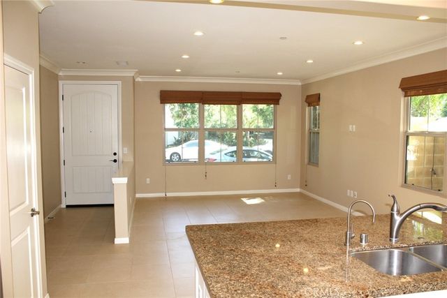 83 Thornhurst, Irvine, CA 92620