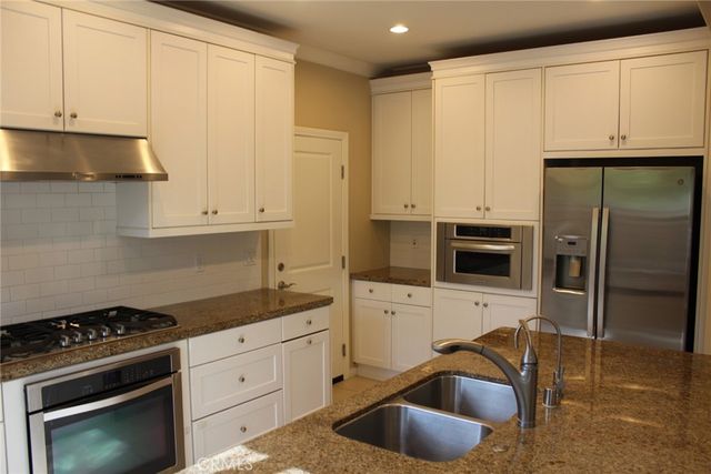 83 Thornhurst, Irvine, CA 92620