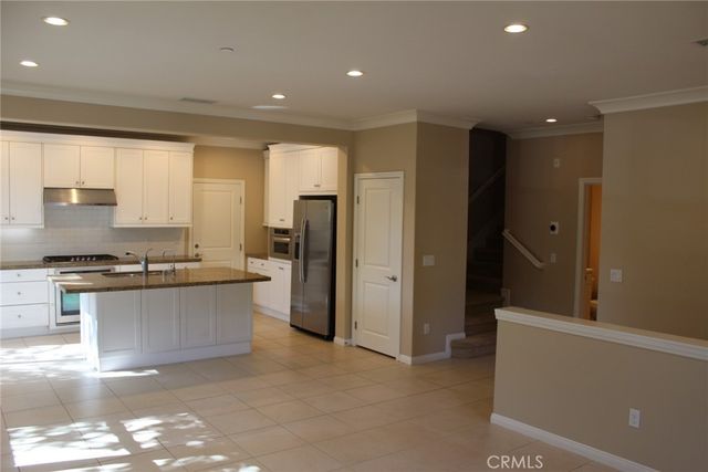 83 Thornhurst, Irvine, CA 92620