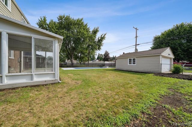 18902 Westmore Street, Livonia, MI 48152