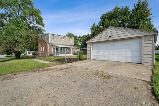 18902 Westmore Street, Livonia, MI 48152
