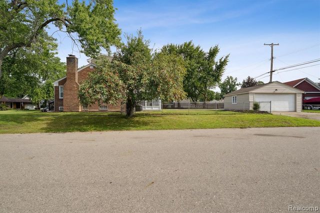 18902 Westmore Street, Livonia, MI 48152