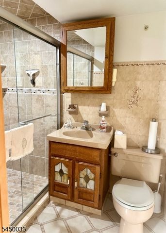 194 Glenwood Rd, Elizabeth City, NJ 07208