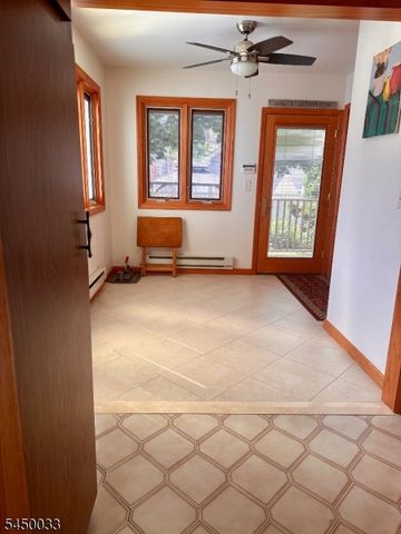 194 Glenwood Rd, Elizabeth City, NJ 07208