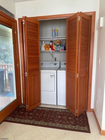 194 Glenwood Rd, Elizabeth City, NJ 07208