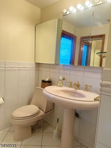 194 Glenwood Rd, Elizabeth City, NJ 07208