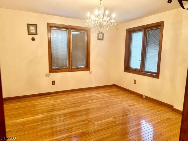 194 Glenwood Rd, Elizabeth City, NJ 07208
