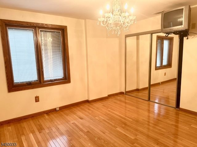 194 Glenwood Rd, Elizabeth City, NJ 07208
