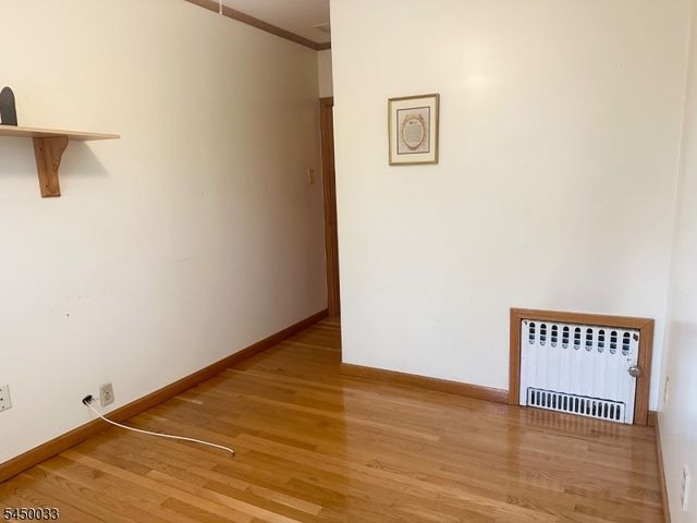 194 Glenwood Rd, Elizabeth City, NJ 07208