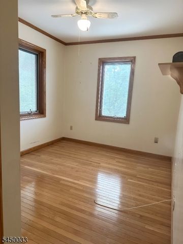194 Glenwood Rd, Elizabeth City, NJ 07208