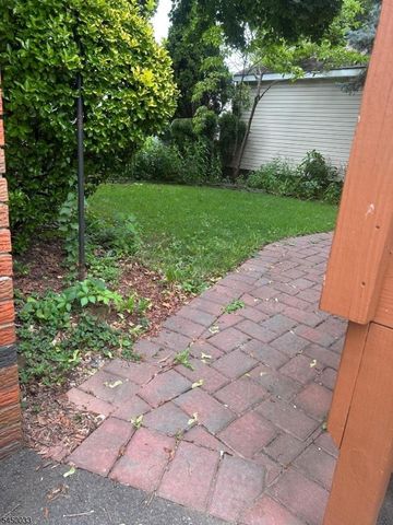 194 Glenwood Rd, Elizabeth City, NJ 07208