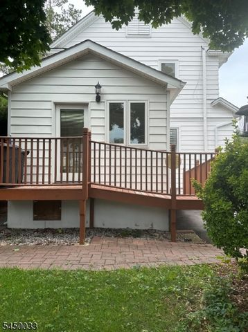 194 Glenwood Rd, Elizabeth City, NJ 07208