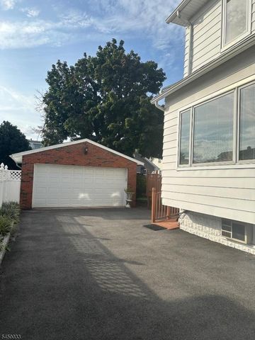 194 Glenwood Rd, Elizabeth City, NJ 07208