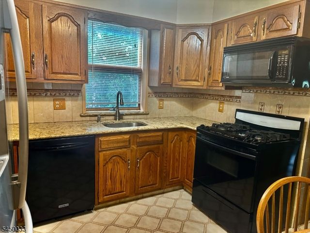 194 Glenwood Rd, Elizabeth City, NJ 07208