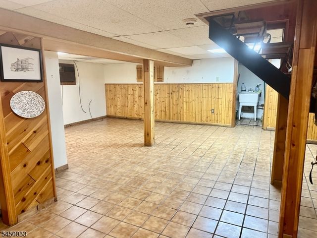 194 Glenwood Rd, Elizabeth City, NJ 07208