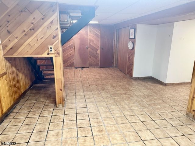 194 Glenwood Rd, Elizabeth City, NJ 07208