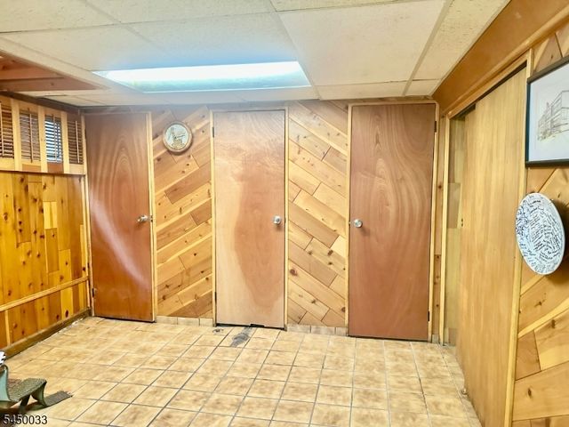 194 Glenwood Rd, Elizabeth City, NJ 07208