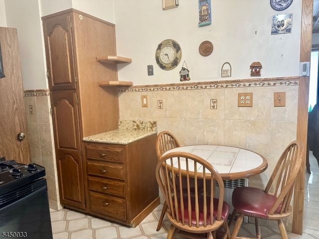194 Glenwood Rd, Elizabeth City, NJ 07208