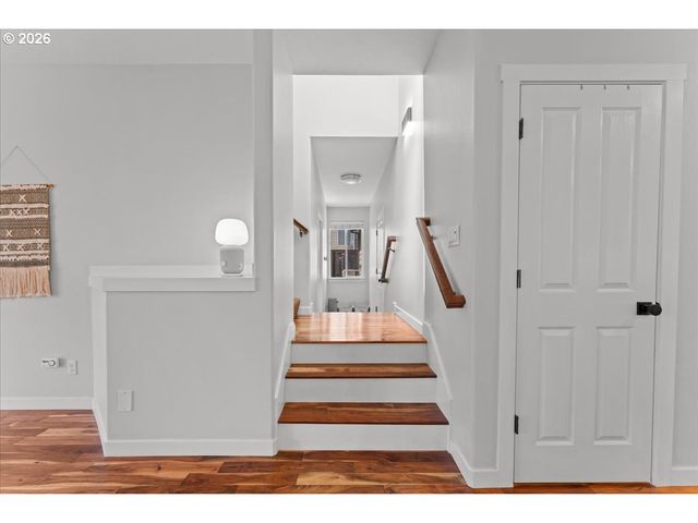 12996 Sw HAZELCREST Way, Portland, OR 97224