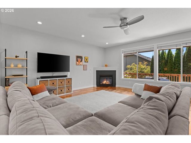 12996 Sw HAZELCREST Way, Portland, OR 97224