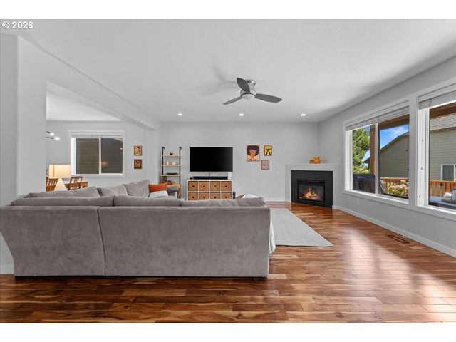 12996 Sw HAZELCREST Way, Portland, OR 97224