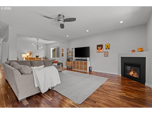 12996 Sw HAZELCREST Way, Portland, OR 97224