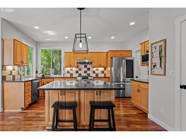 12996 Sw HAZELCREST Way, Portland, OR 97224
