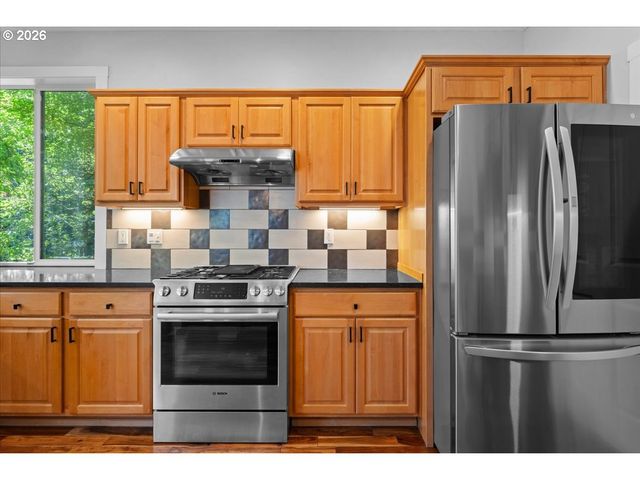 12996 Sw HAZELCREST Way, Portland, OR 97224