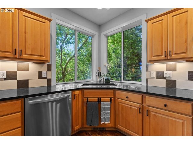 12996 Sw HAZELCREST Way, Portland, OR 97224