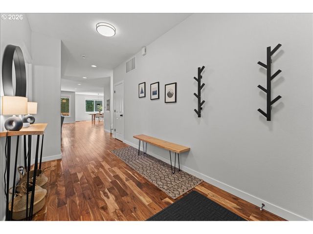 12996 Sw HAZELCREST Way, Portland, OR 97224