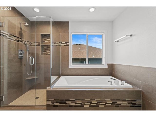 12996 Sw HAZELCREST Way, Portland, OR 97224