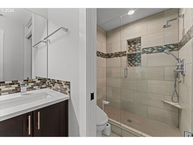 12996 Sw HAZELCREST Way, Portland, OR 97224
