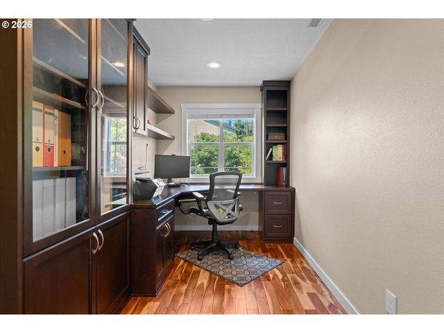 12996 Sw HAZELCREST Way, Portland, OR 97224