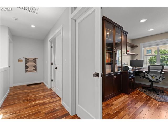 12996 Sw HAZELCREST Way, Portland, OR 97224