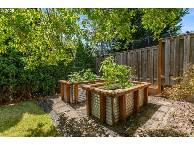 12996 Sw HAZELCREST Way, Portland, OR 97224