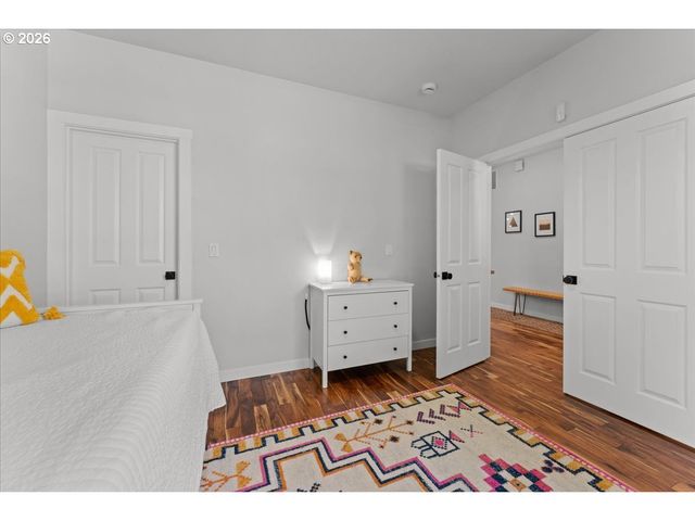 12996 Sw HAZELCREST Way, Portland, OR 97224