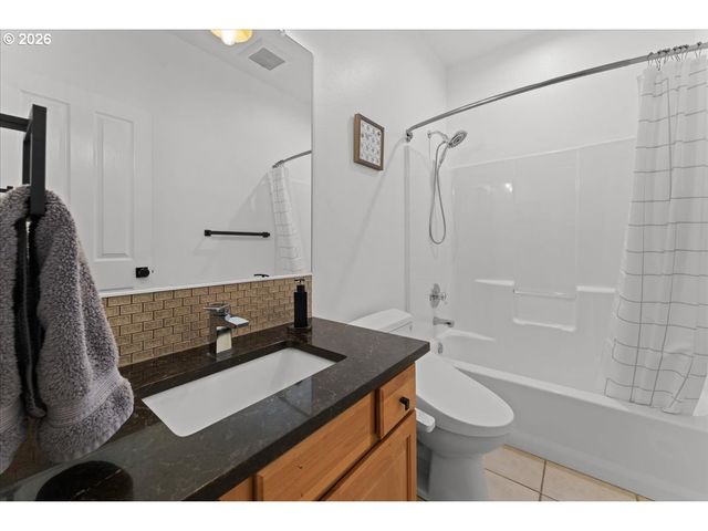12996 Sw HAZELCREST Way, Portland, OR 97224