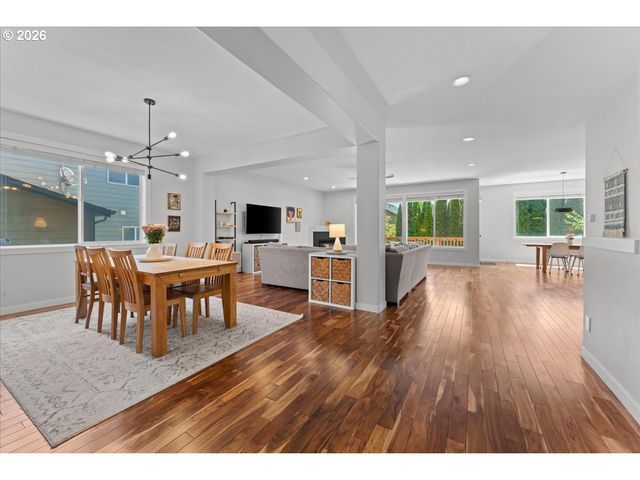 12996 Sw HAZELCREST Way, Portland, OR 97224