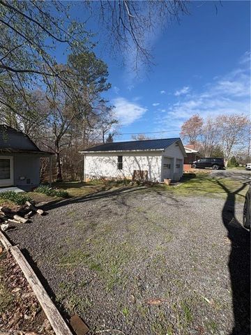 3500 E Old US Highway 421, Yadkinville, NC 27055