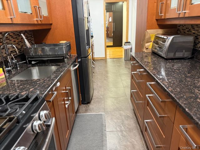 105-25 65th Avenue 5H, Forest Hills, NY 11375