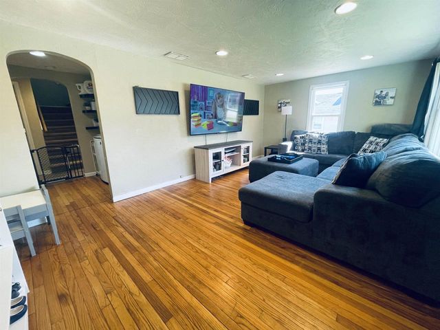1126 TAFT AVENUE, Oshkosh, WI 54902